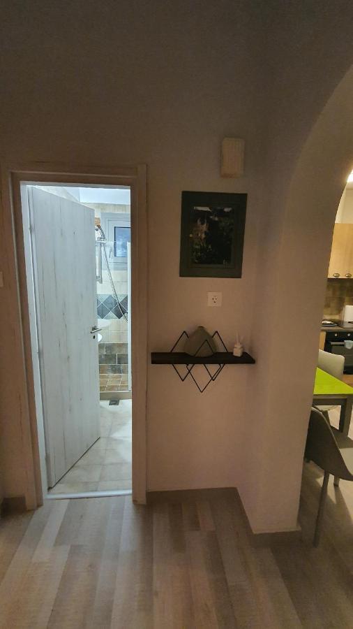 Larry'S Little Place In The Center Of Gytheio Екстер'єр фото